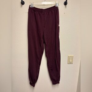 Vuori women’s boyfriend Pants in Burgundy